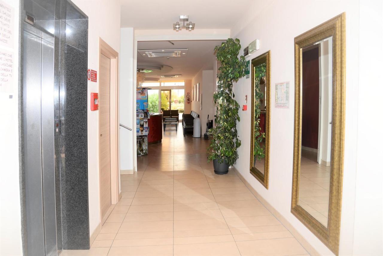 Hotel Cosmopol Cesenatico Extérieur photo